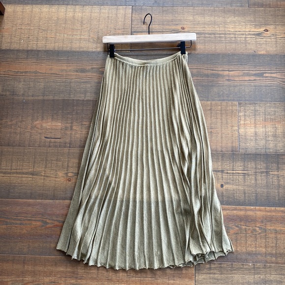 VINCE Pleated Metallic Crochet-Knit Midi Skirt Bronze - Picture 4 of 11